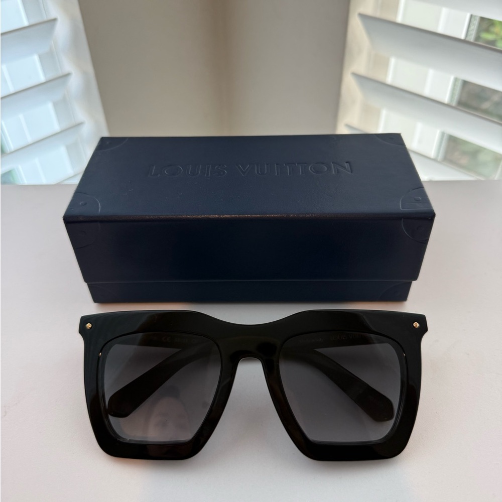 AUTHENTIC Louis Vuitton Black Sunglasses - Picture 4 of 10